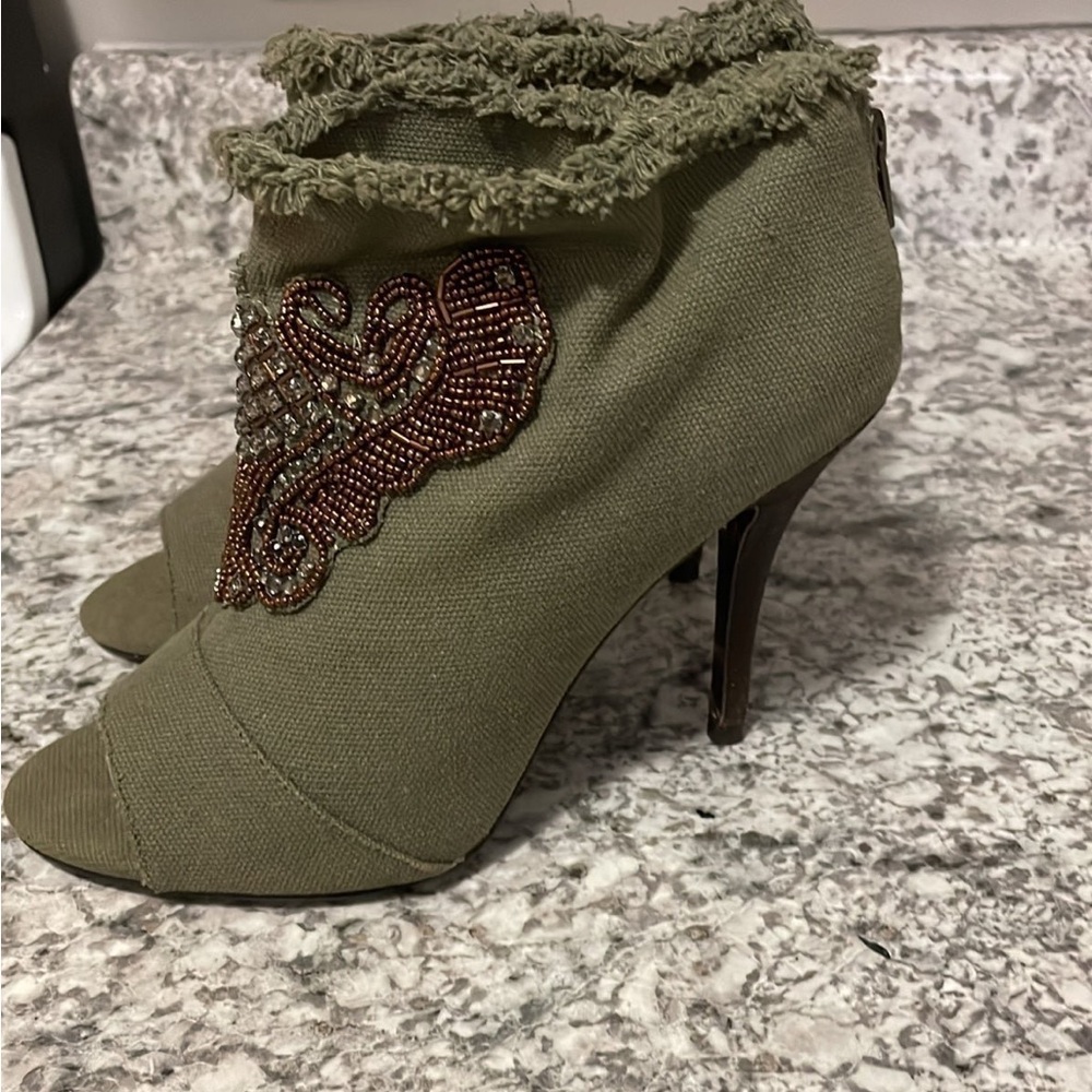 NWO Betsy Johnson beautiful beaded Bootie Heels , fits 8half ♥️ - Picture 5 of 8